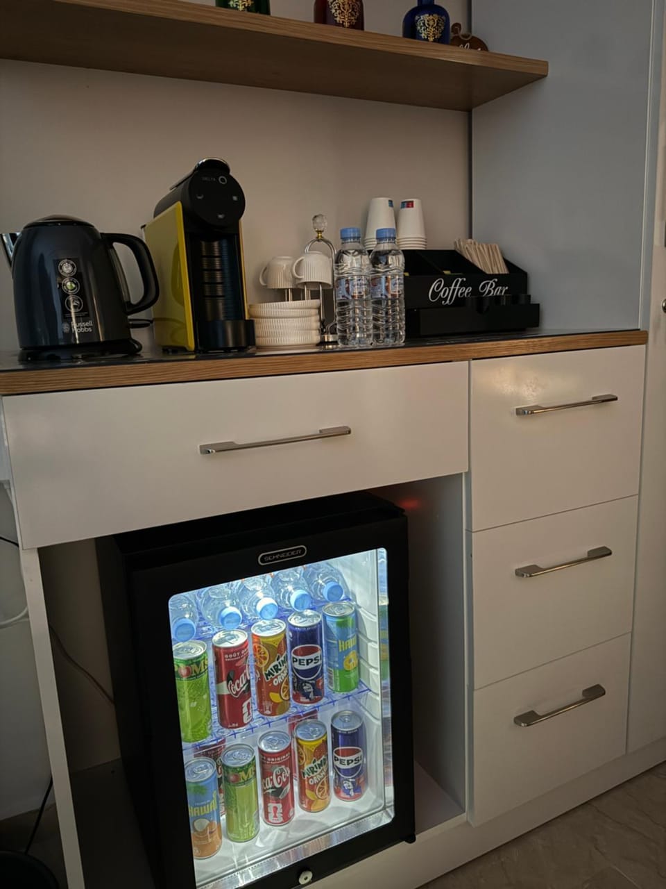 Coffee/tea facilities, minibar
