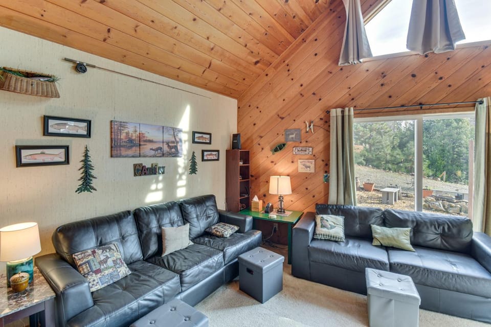 Deck & Wooded Views: 5-Acre Auberry Retreat! House in Sierra Nevada