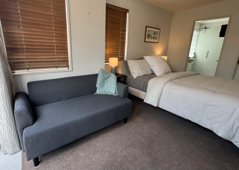 Bed, Living room