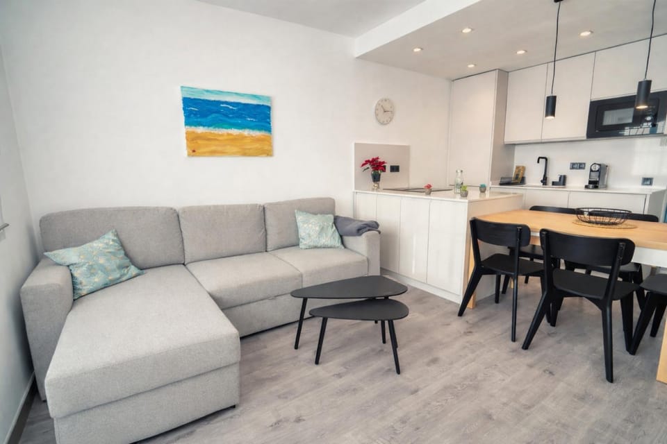 Terrace and pool Bright apartment Apartment in Torremolinos