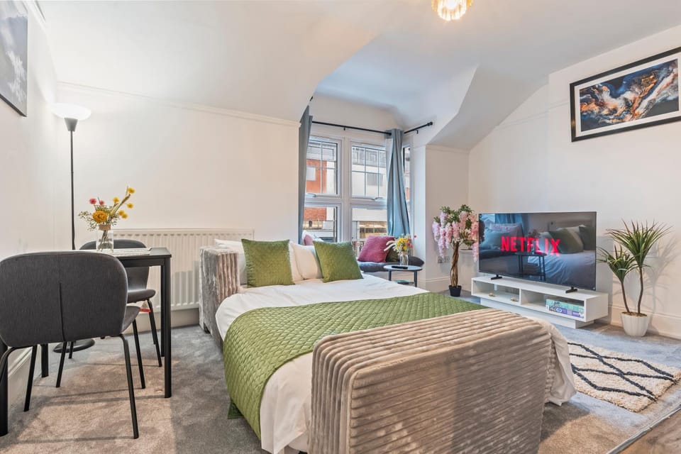 1Bedroom Maisonette - Sleeps 4 - 2 Toilets - Fast WiFi Apartment in Molesey