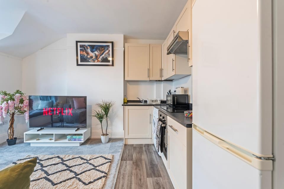 1Bedroom Maisonette - Sleeps 4 - 2 Toilets - Fast WiFi Apartment in Molesey