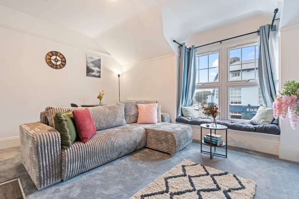 1Bedroom Maisonette - Sleeps 4 - 2 Toilets - Fast WiFi Apartment in Molesey