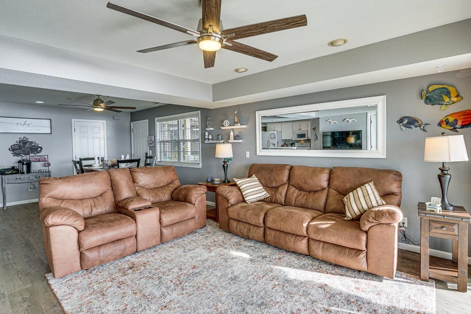 ‘Harbour Horizon’ Gem: 1 MM Main Channel, 2 Pools House in Lake of the Ozarks