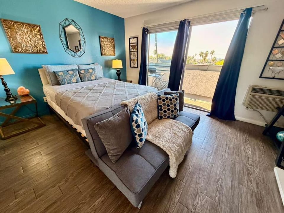 Seating area, Bedroom