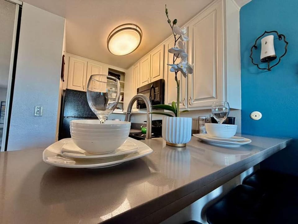 Kitchen or kitchenette, Dining area, stove