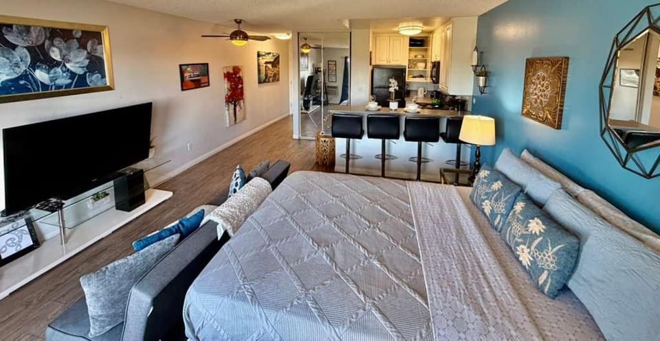 Bed, TV and multimedia, Kitchen or kitchenette, Dining area, Evening entertainment, Bedroom