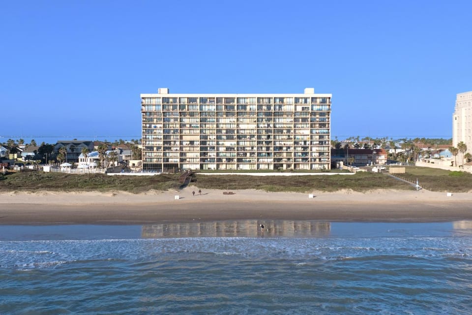 Resort Perks & Gulf Views: Suntide III - Unit 304 House in South Padre Island