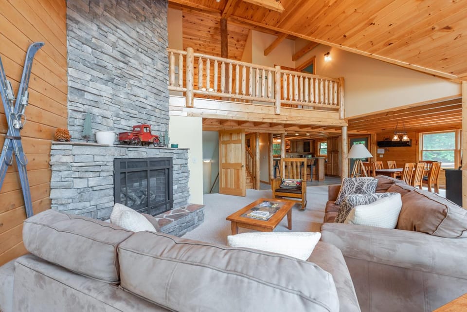 Tipsy Timber Lodge House in Deep Creek Lake