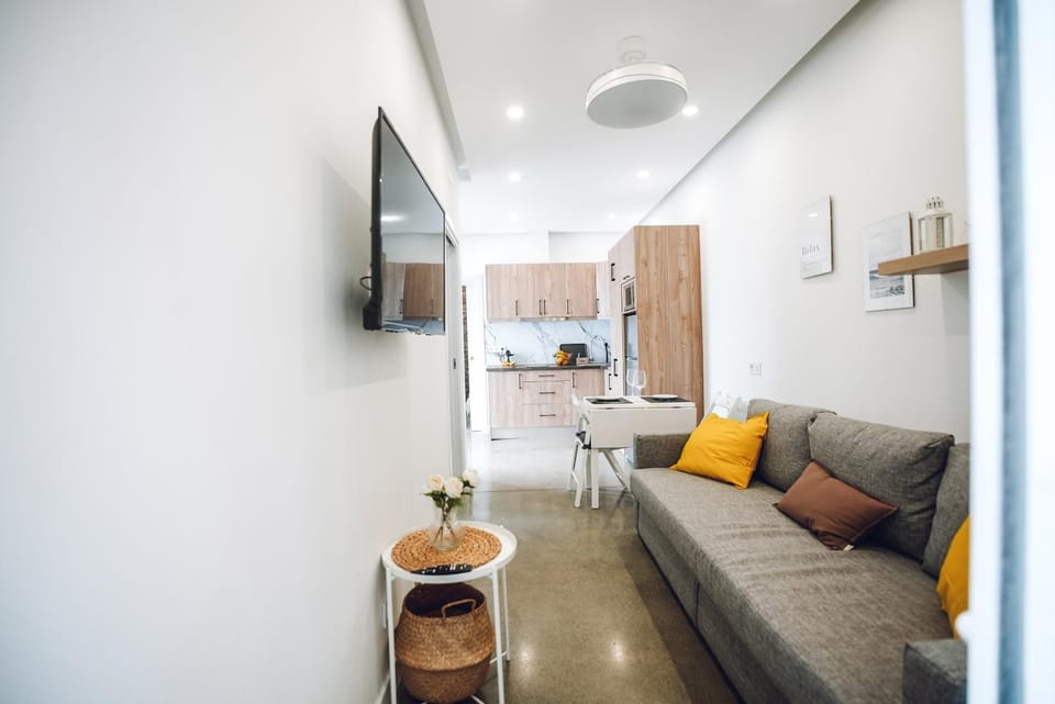 TV and multimedia, Living room, Seating area, Dining area