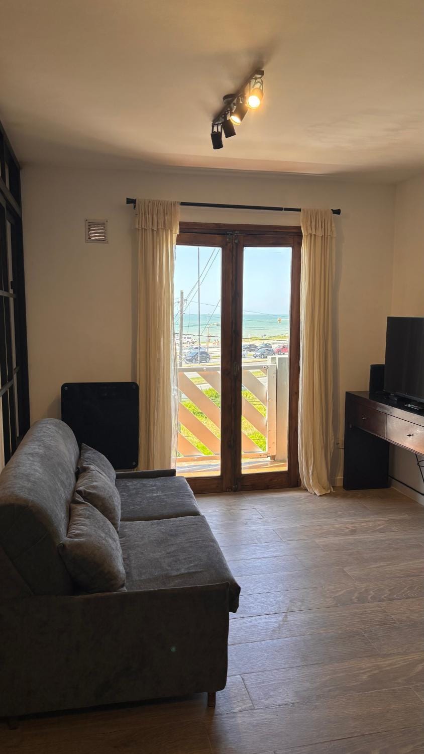 Departamento frente al mar, remodelado y equipado Apartment in Mar del Plata