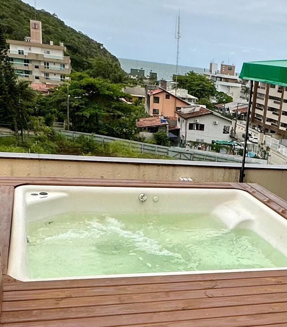 Apto em Bombas com jacuzzi privado, piscinas, gym completo, sauna Apartment in Porto Belo