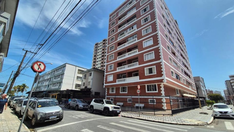 Apto na Tupi a poucos passos da praia Apartment in State of São Paulo