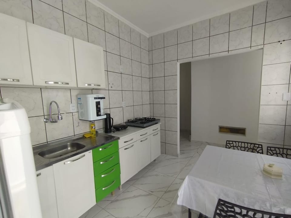 Kitchen or kitchenette, Dining area, stove
