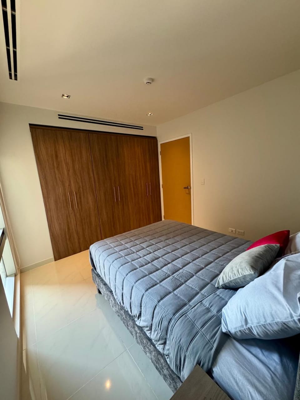 Bed, air conditioner