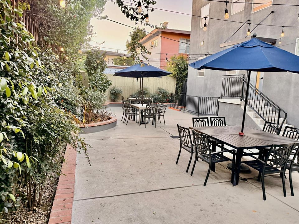 Property building, Patio, Balcony/Terrace