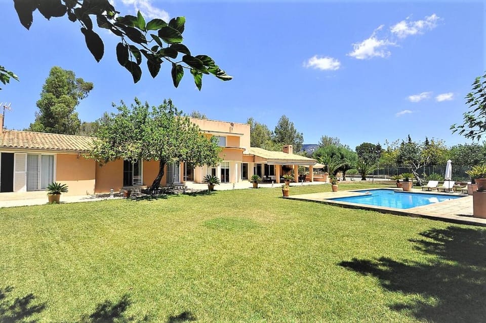 Property building, Off site, Garden, Swimming pool