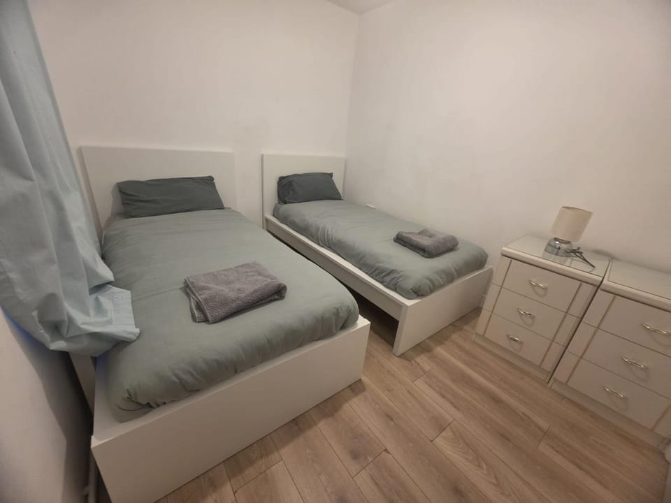 Joni Bungalow-2-Bedroom HOME Apartment in Dartford