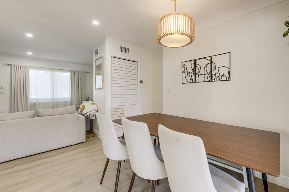 Game Room, Patio! Lake Worth Beach Family Retreat House in Lake Worth