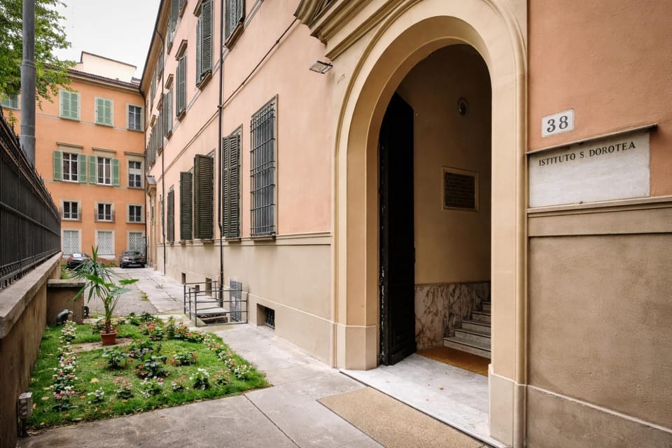 Property building, Facade/entrance, Spring, Day, Garden, Garden view