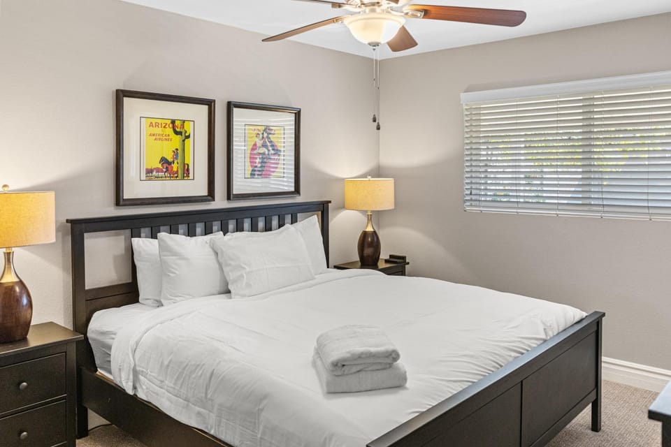 Bed, Day, Bedroom, furniture, towels