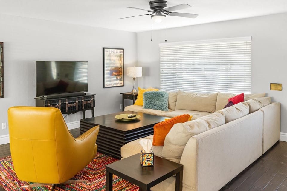 TV and multimedia, Living room, Seating area, furniture