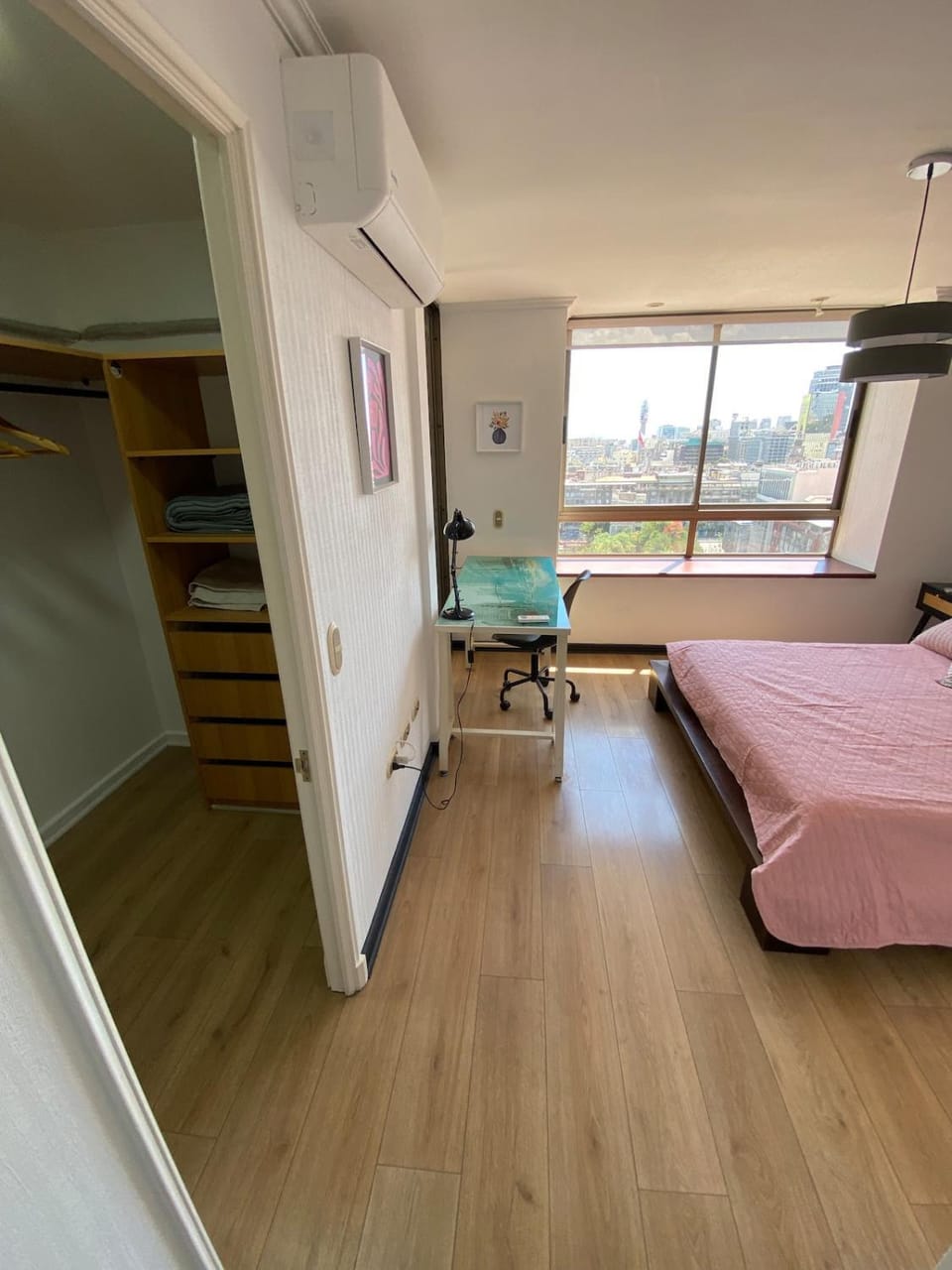 Spacious and comfortable apartment Santa Lucia Metro Station Apartment in Santiago