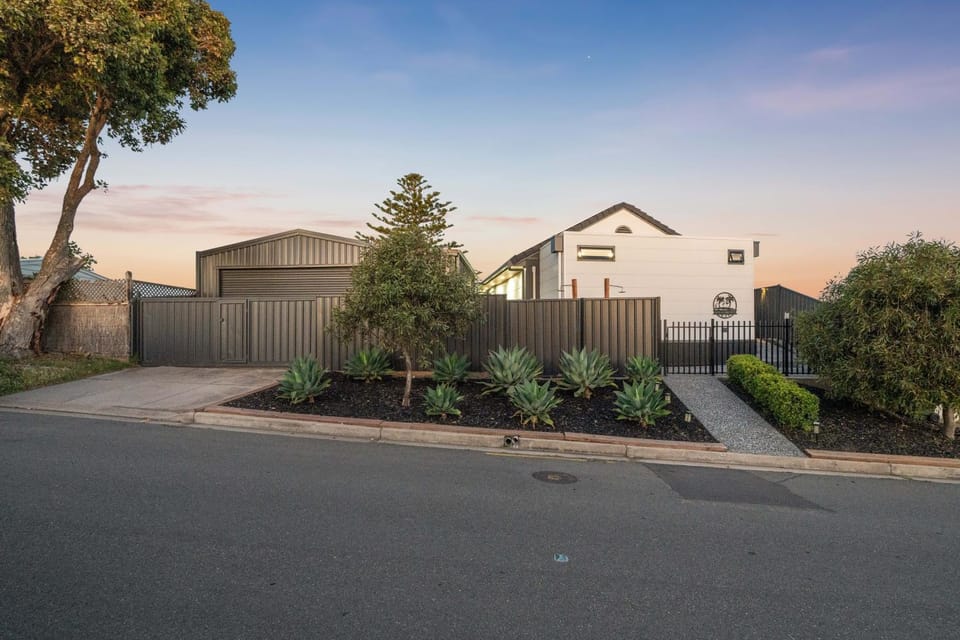 Belle Escapes - Sand & Serenity House in Adelaide