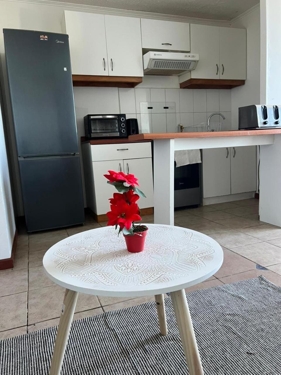 Kitchen or kitchenette, oven