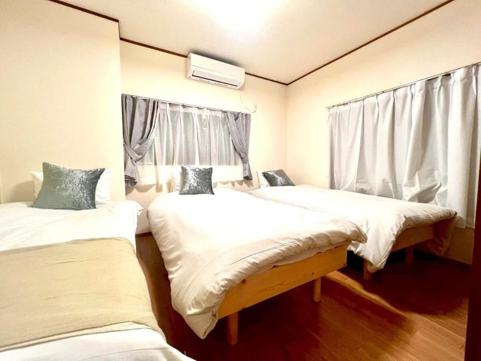 Bed, Bedroom, air conditioner