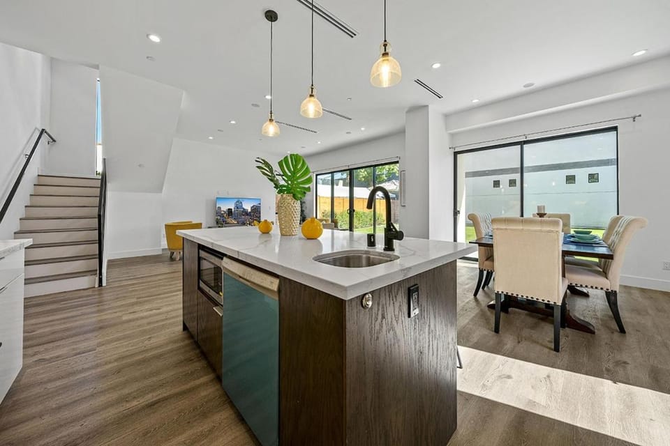 5BR Gorgeous Melrose Villa with Parking Villa in West Hollywood