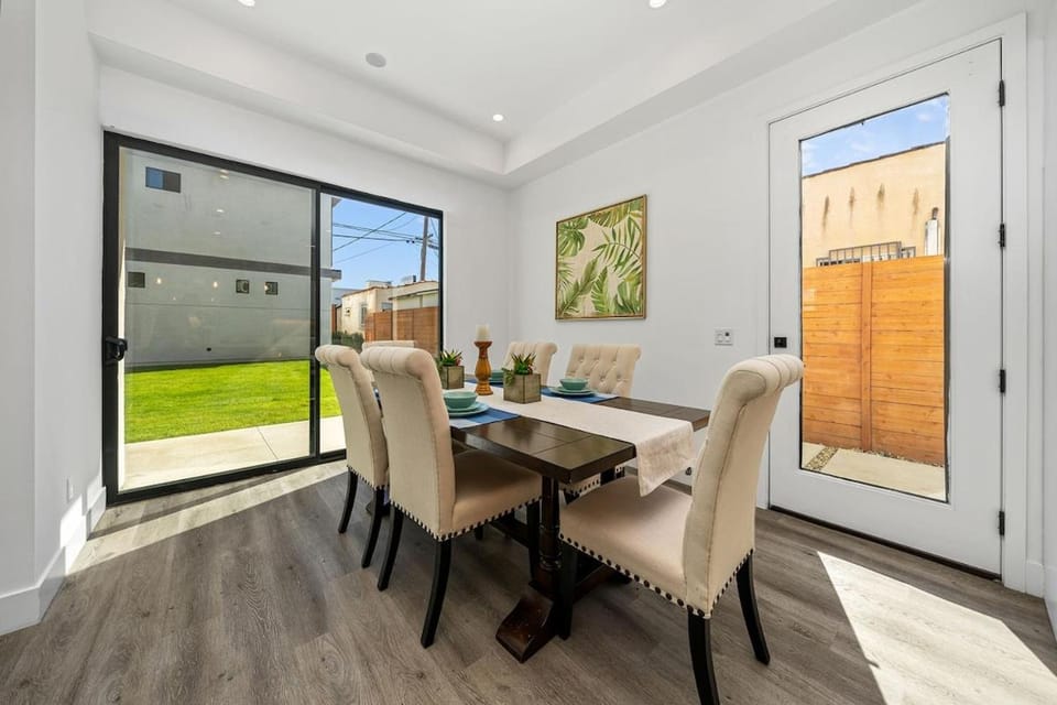 5BR Gorgeous Melrose Villa with Parking Villa in West Hollywood