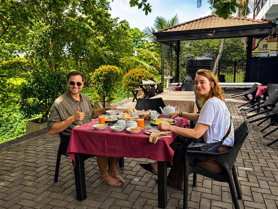 Restaurant/places to eat, Day, People, Garden, Food and drinks, Dining area, Food, Guests, Drinks, group of guests