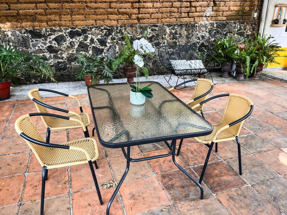 Patio, Day, Dining area