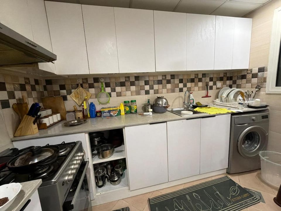 Coffee/tea facilities, Kitchen or kitchenette, dishwasher, oven, stove, washing machine
