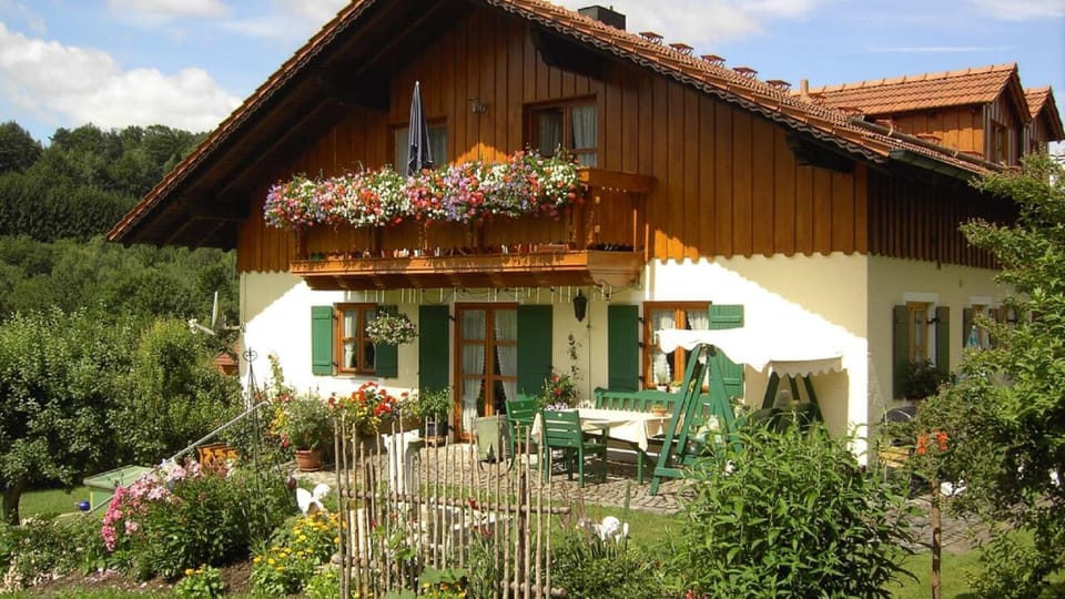 Facade/entrance, Garden, Balcony/Terrace