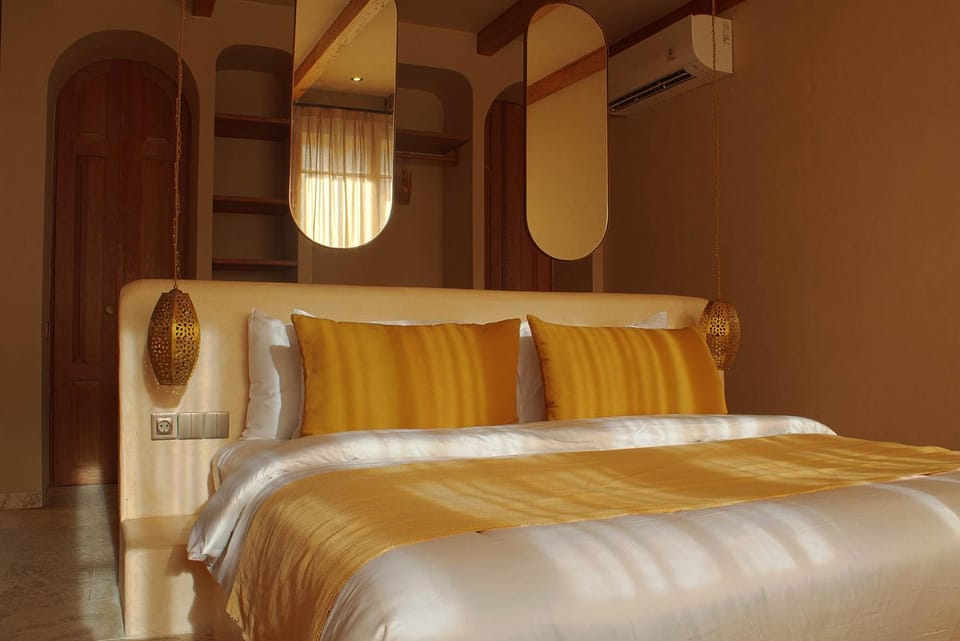 Bed, Photo of the whole room, Bedroom, air conditioner