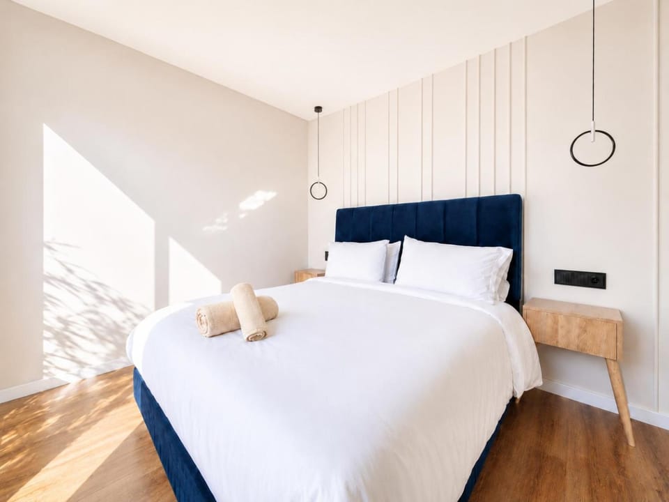 Bed, Photo of the whole room, Decorative detail, Bedroom