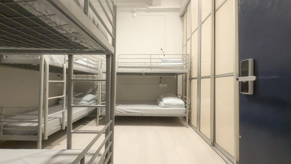 Bedroom, bunk bed