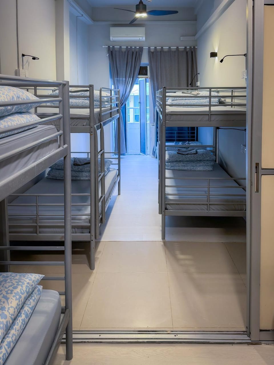 Bedroom, bunk bed