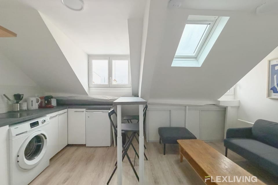 Comfortable and Bright large studio Paris 10th Apartment in Paris