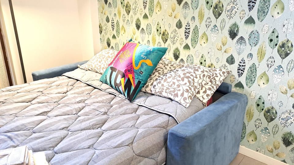 Bed, Living room