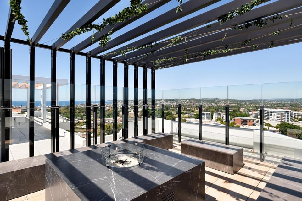 Luxe Apartment - Pool, Gym, Parking, Sky Rooftop Apartment in New South Wales
