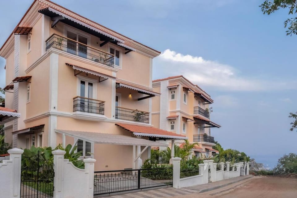 Villa Avyan by Hireavilla - Luxury 4BHK with Pool 5 mins from Assagao Villa in Goa, India