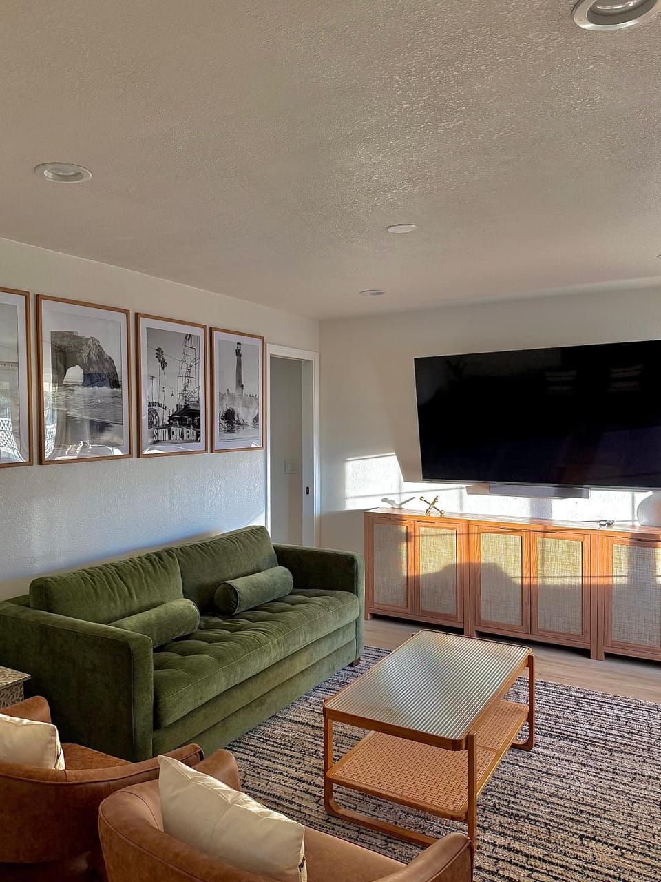 Communal lounge/ TV room, TV and multimedia, Living room, Seating area, Evening entertainment