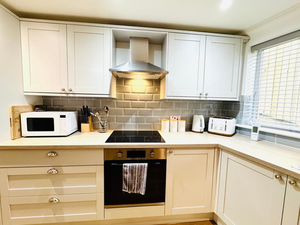 NEW Central Ryde Retreat, Melville Duplex, short walk to Beach Sleeps 6 Apartment in Ryde
