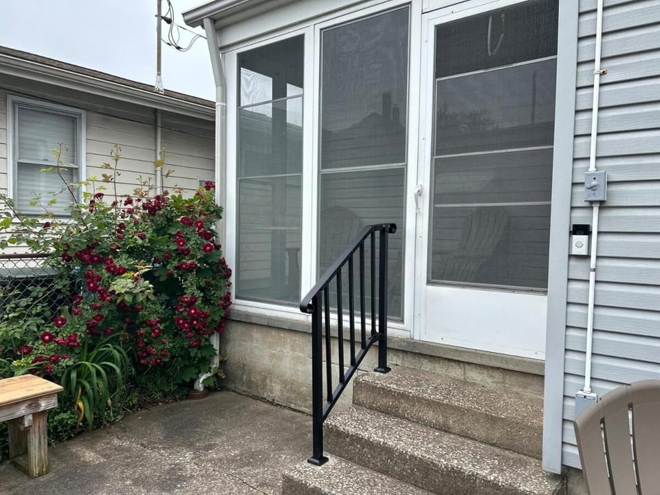 Minutes from Downtown Shopping and Dining Close to Cedar Point House in Vermilion