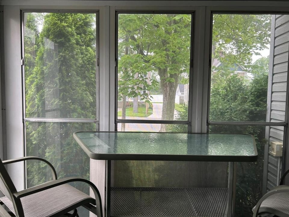 Minutes from Downtown Shopping and Dining Close to Cedar Point House in Vermilion