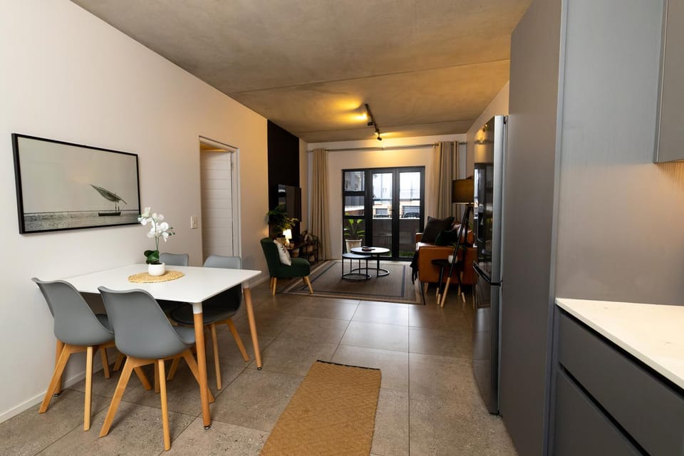 TV and multimedia, Kitchen or kitchenette, Living room, Seating area, Dining area