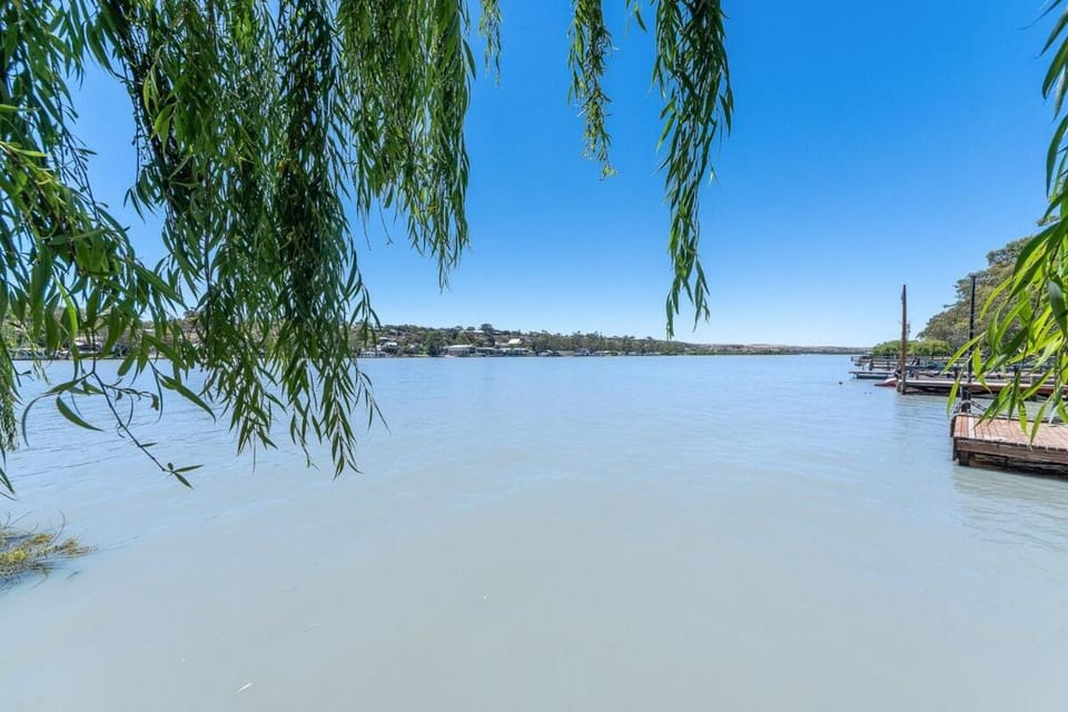 Riverside - Waterfront Luxury House in Mannum